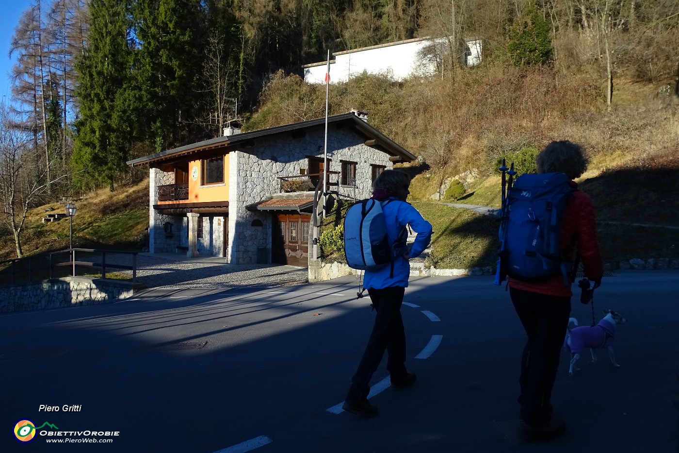 08 Partiamo dalla Sede Alpini-Via Zenier-Rovetta (700 m).JPG